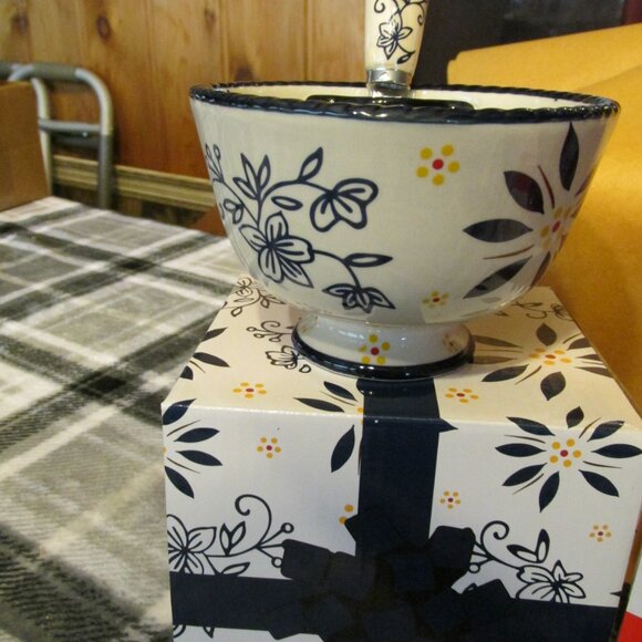 H159-NIB Temptations Blue and White Floral Dip Bowl & Spreader - Picture 3 of 4